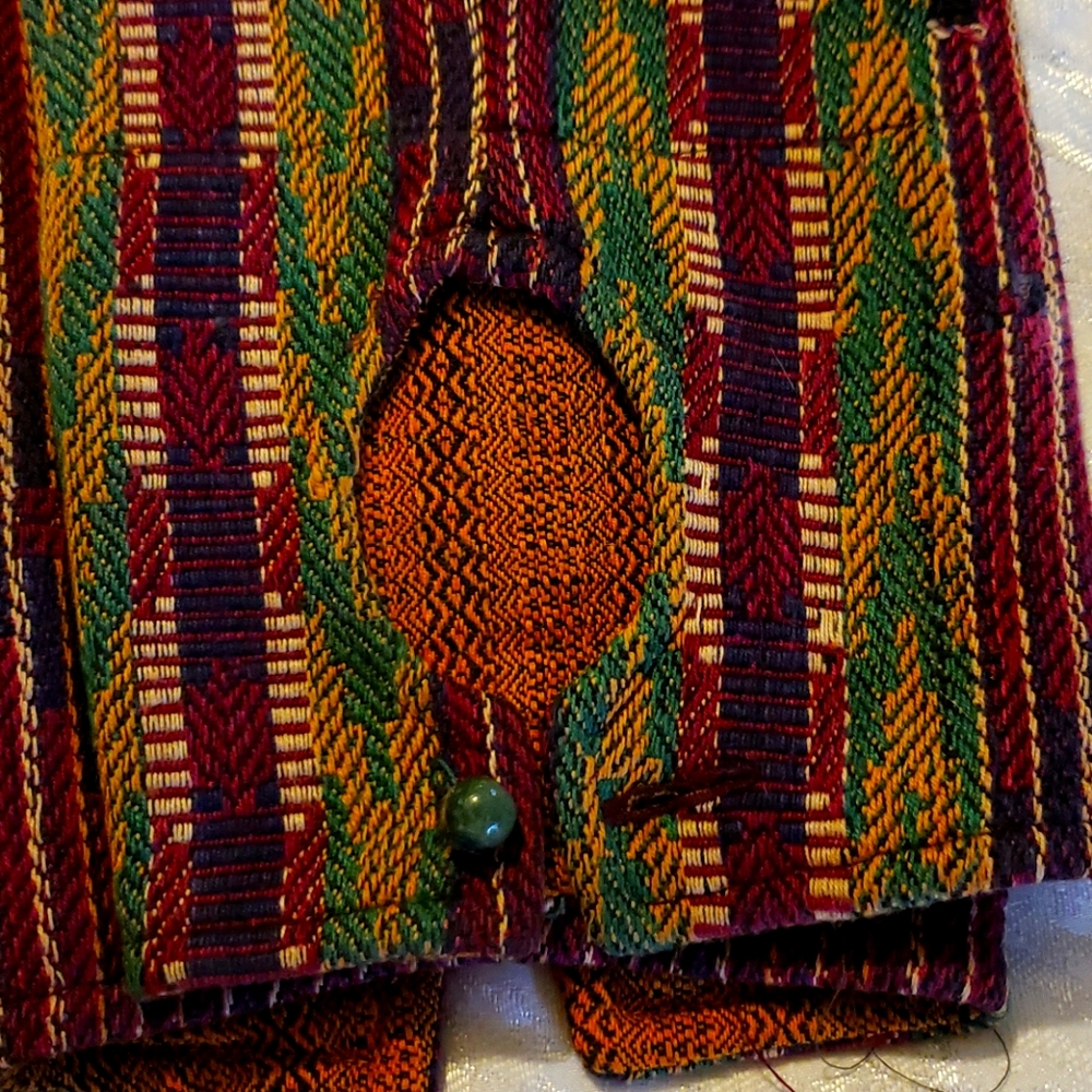 Breathtaking pants Made in India with Jade buttons.